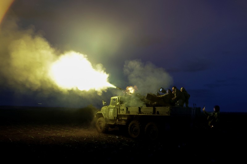 Servicemen from the mobile air defence unit of the 115th Separate Mechanized Brigade of the Ukrainian Armed Forces fire a ZU-23-2 anti-aircraft cannon towards a Russian drone during an overnight shift, amid Russia's attack on Ukraine, in Kharkiv Region, Ukraine June 2, 2025. REUTERS/Sofiia Gatilova