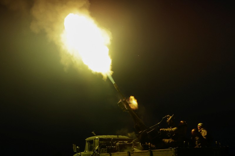 UKRAINE-CRISIS/AIR-DEFENCE Servicemen from the mobile air defence unit of the 115th Separate Mechanized Brigade of the Ukrainian Armed Forces fire a ZU-23-2 anti-aircraft cannon towards a Russian drone during an overnight shift, amid Russia's attack on Ukraine, in Kharkiv Region, Ukraine June 2, 2025. REUTERS/Sofiia Gatilova