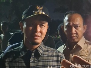 Dihadang saat Razia Warung Remang, Walkot Agung: Kita Carikan Kerja Halal