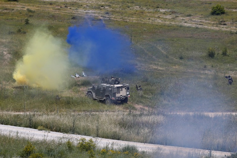 NATO mengadakan latihan militer 'Respon Segera' dengan negara tuan rumah Albania, Bulgaria, Kroasia, Yunani, Kosovo, Montenegro, dan Makedonia Utara, di pangkalan militer Krivolak, Makedonia Utara, 2 Juni 2025. NATO mengadakan latihan militer 'Respon Segera' dengan negara tuan rumah Albania, Bulgaria, Kroasia, Yunani, Kosovo, Montenegro, dan Makedonia Utara, di pangkalan militer Krivolak, Makedonia Utara, 2 Juni 2025. (REUTERS/Ognen Teofilovski)