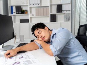 Gampang Lelah & Nyeri Saat Beraktivitas? Awas Tanda Kurang Vitamin D3 & K2