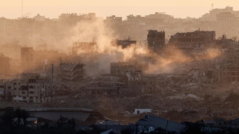 Mourners pray near the bodies of Palestinians killed, in what the Gaza health ministry say was Israeli fire near a distribution site in Rafah, at Nasser hospital in Khan Younis, in the southern Gaza Strip, June 3, 2025. REUTERS/Hatem Khaled