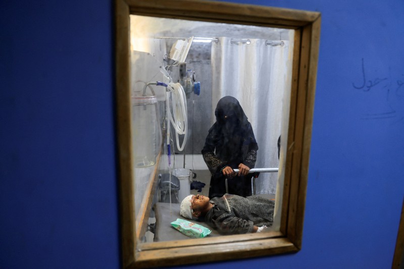 ISRAEL-PALESTINIANS/GAZA Mourners pray near the bodies of Palestinians killed, in what the Gaza health ministry say was Israeli fire near a distribution site in Rafah, at Nasser hospital in Khan Younis, in the southern Gaza Strip, June 3, 2025. REUTERS/Hatem Khaled