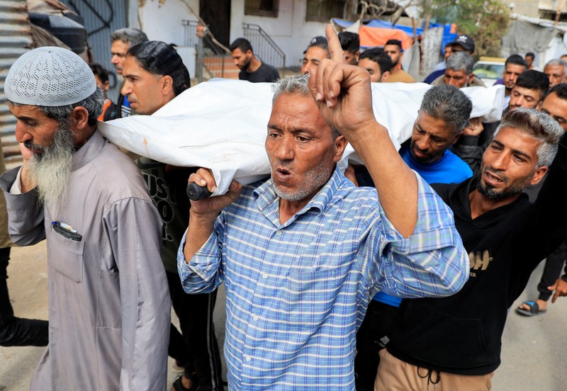 ISRAEL-PALESTINIANS/GAZA Mourners pray near the bodies of Palestinians killed, in what the Gaza health ministry say was Israeli fire near a distribution site in Rafah, at Nasser hospital in Khan Younis, in the southern Gaza Strip, June 3, 2025. REUTERS/Hatem Khaled