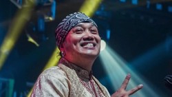 Doa Pasha di Tanah Suci Untuk Keyboardist Ungu Gatot Kies yang Meninggal