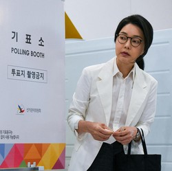 Skandal Plagiarisme, Izin Mengajar Mantan Ibu Negara Terancam Dicabut