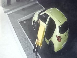 Pria Bermobil Brio Terekam CCTV Gondol Kotak Amal Masjid di Tulung Klaten