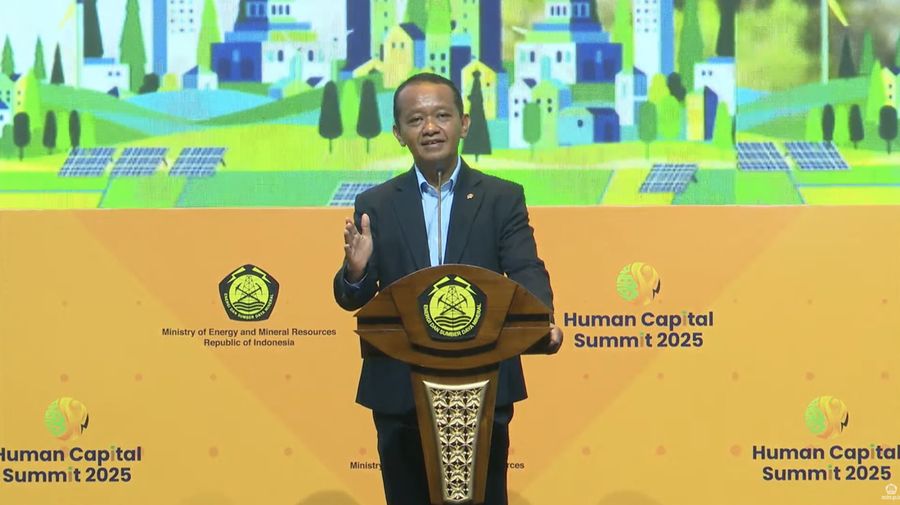 Menteri ESDM, Bahlil Lahadalia saat menyampaikan paparan dalam forum strategis Human Capital Summit 2025. (Tangkapan Layar Youtube/KementerianESDM)