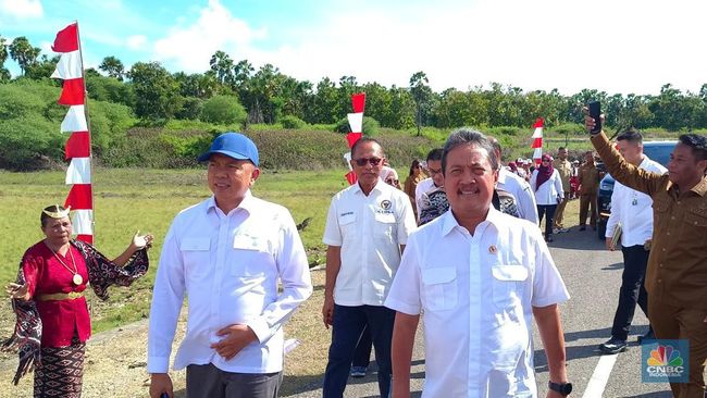 Trenggono Turun Gunung Cek Langsung Calon Tambak Garam Raksasa RI