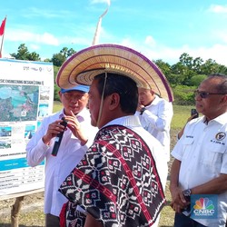 Tangis Harus Bupati Sambut Rencana Proyek Industri Garam di Rote Ndao