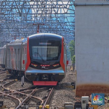 KRL Buatan China Mulai Angkut Warga Jabodetabek, Begini Penampakannya