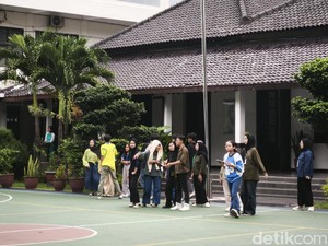Masuk Sekolah Jam 06.30, Siswa di Bandung: Sudah Terbiasa