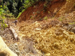 Jerit Warga Malinau: Jalur Udara Tutup, Jalur Darat Longsor
