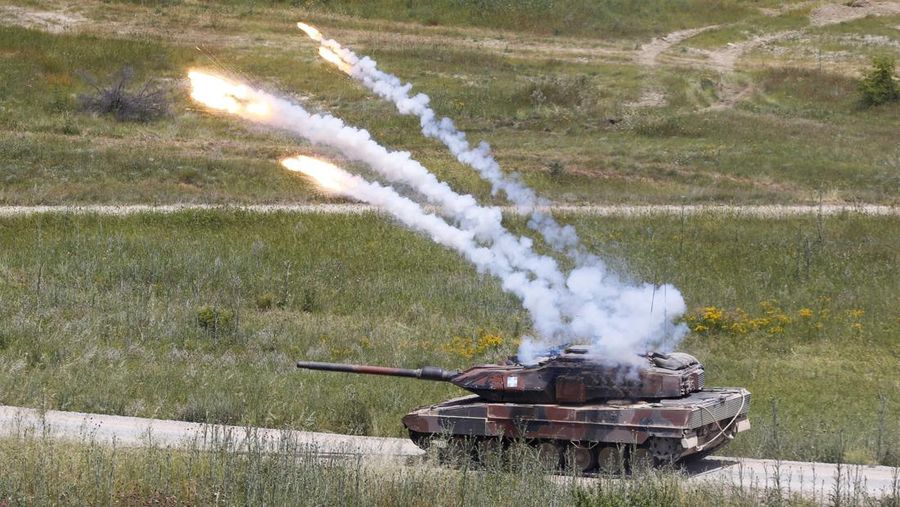 NATO mengadakan latihan militer 'Respon Segera' dengan negara tuan rumah Albania, Bulgaria, Kroasia, Yunani, Kosovo, Montenegro, dan Makedonia Utara, di pangkalan militer Krivolak, Makedonia Utara, 2 Juni 2025. NATO mengadakan latihan militer 'Respon Segera' dengan negara tuan rumah Albania, Bulgaria, Kroasia, Yunani, Kosovo, Montenegro, dan Makedonia Utara, di pangkalan militer Krivolak, Makedonia Utara, 2 Juni 2025. (REUTERS/Ognen Teofilovski)