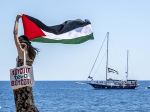 Greta Thunberg dan 11 Aktivis Dicegat Israel Saat Menuju Gaza
