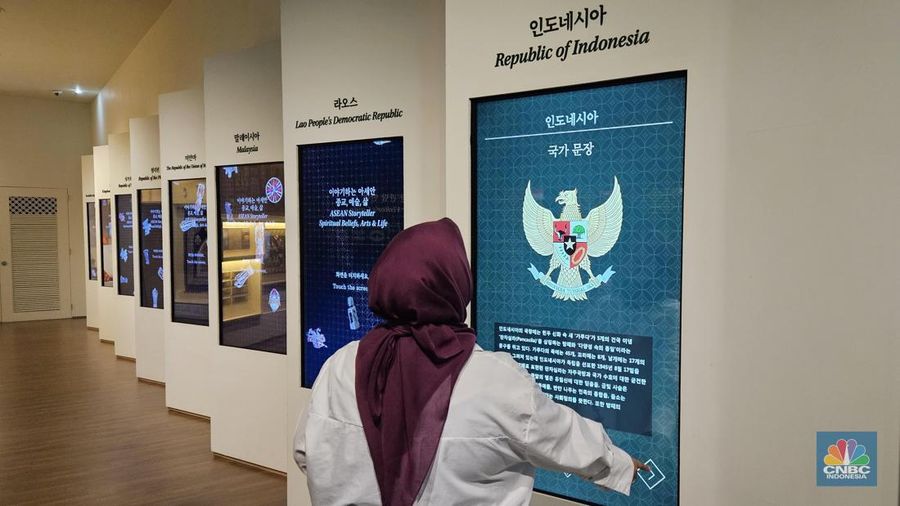 ASEAN Culture House (ACH) di Busan menyelenggarakan berbagai pameran permanen dan khusus untuk menyoroti sejarah, masyarakat, dan budaya dari 10 negara ASEAN, termasuk Indonesia. (CNBC Indonesia/Thea Fathanah Arbar)