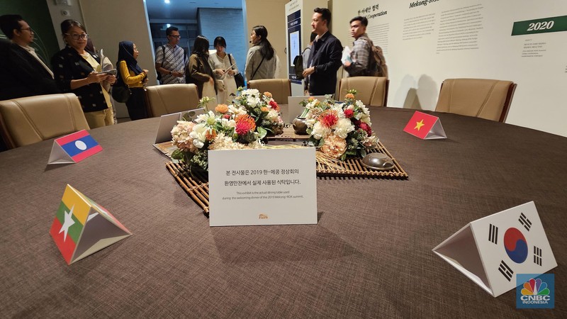 ASEAN Culture House (ACH) di Busan menyelenggarakan berbagai pameran permanen dan khusus untuk menyoroti sejarah, masyarakat, dan budaya dari 10 negara ASEAN, termasuk Indonesia. (CNBC Indonesia/Thea Fathanah Arbar)
