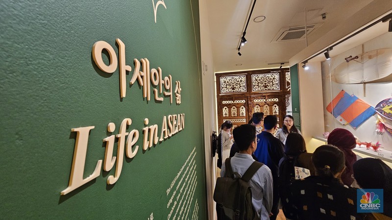 ASEAN Culture House (ACH) di Busan menyelenggarakan berbagai pameran permanen dan khusus untuk menyoroti sejarah, masyarakat, dan budaya dari 10 negara ASEAN, termasuk Indonesia. (CNBC Indonesia/Thea Fathanah Arbar) ASEAN Culture House (ACH) di Busan menyelenggarakan berbagai pameran permanen dan khusus untuk menyoroti sejarah, masyarakat, dan budaya dari 10 negara ASEAN, termasuk Indonesia. (CNBC Indonesia/Thea Fathanah Arbar)