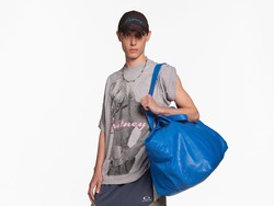 Balenciaga Gandeng Britney Spears, Kaus Kolaborasi Dijual Rp 17 Juta Balenciaga Gandeng Britney Spears, Kaus Kolaborasi Dijual Rp 17 Juta