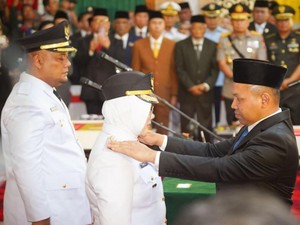 Lantik Afni-Syamsurizal, Gubernur Wahid Minta Tancap Gas Bangun Siak