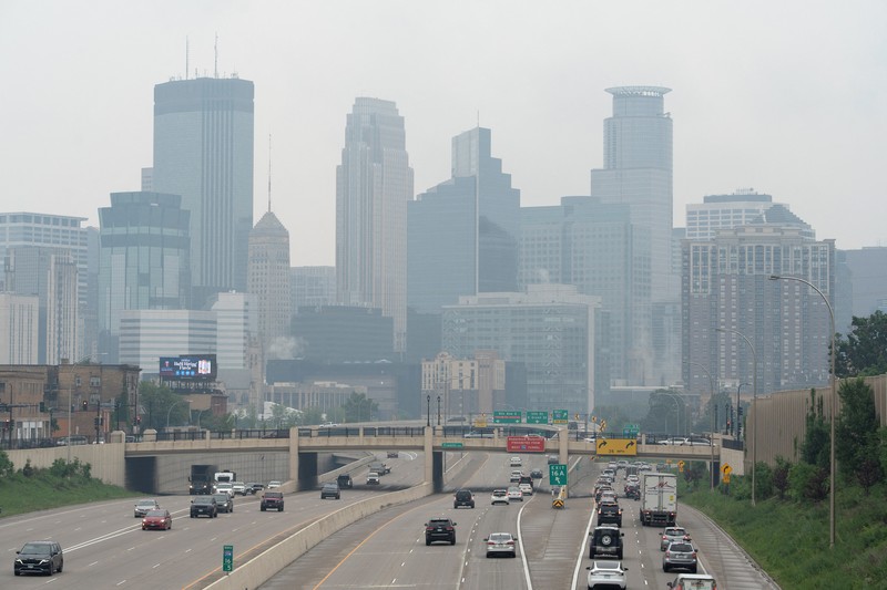Kabut asap dari kebakaran hutan Kanada menyebabkan kualitas udara buruk di Duluth, Minnesota, AS, 3 Juni 2025. Kabut asap dari kebakaran hutan Kanada menyebabkan kualitas udara buruk di Duluth, Minnesota, AS, 3 Juni 2025. (REUTERS/Erica Dischino)