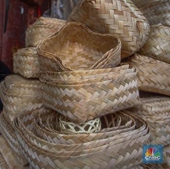 Cuan! Penjualan Besek Bambu Naik 40 Kali Lipat Jelang Idul Adha