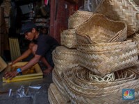 Cuan! Penjualan Besek Bambu Naik 40 Kali Lipat Jelang Idul Adha
