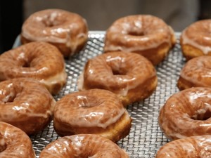 Donat Mahal Rp 200 Ribu Sebiji dan Pelayan Dipecat Usai Dapat Tip Besar
