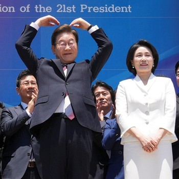 Resmi Jadi Presiden, Ini Potret Lee Jae-myung Bergaya ala Idol K-Pop