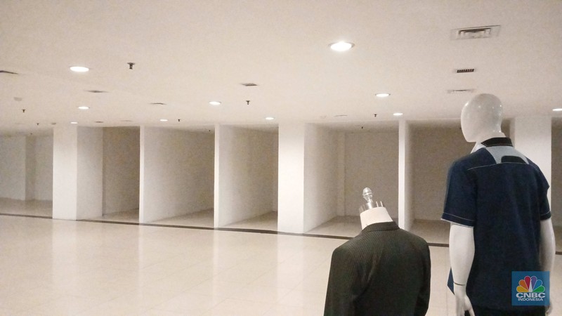 Suasana kawasan Pasar Baru, Jakarta Pusat yang kini tak lagi ramai pengunjung. (CNBC Indonesia/Tri Susilo)