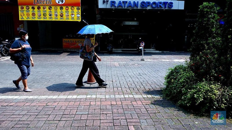 Suasana kawasan Pasar Baru, Jakarta Pusat yang kini tak lagi ramai pengunjung. (CNBC Indonesia/Tri Susilo)