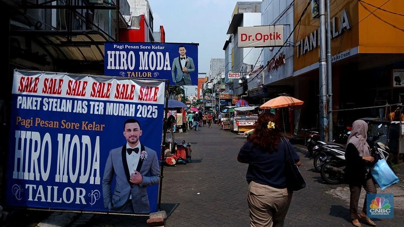 Suasana kawasan Pasar Baru, Jakarta Pusat yang kini tak lagi ramai pengunjung. (CNBC Indonesia/Tri Susilo)
