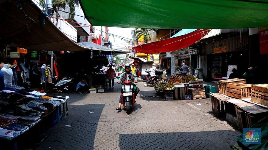 Suasana kawasan Pasar Baru, Jakarta Pusat yang kini tak lagi ramai pengunjung. (CNBC Indonesia/Tri Susilo)