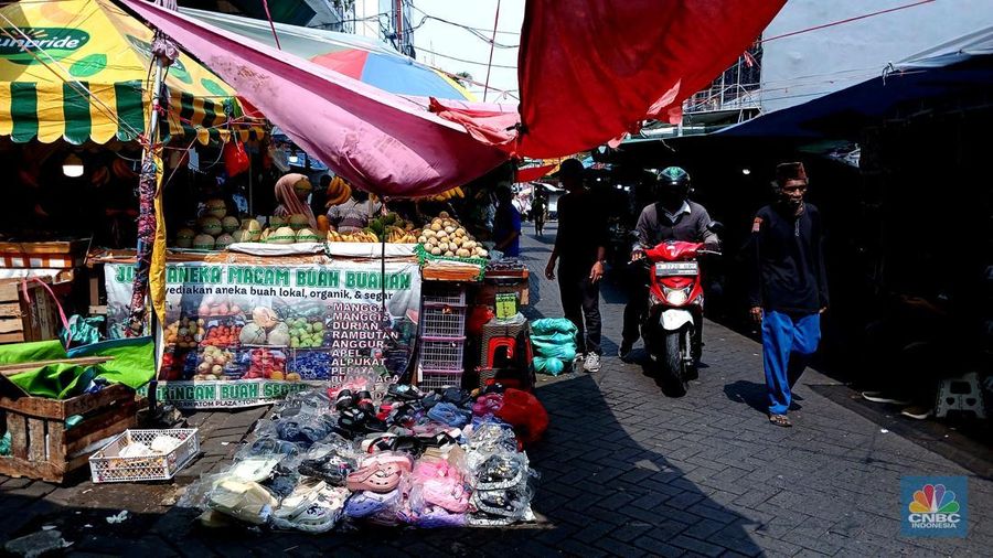 Suasana kawasan Pasar Baru, Jakarta Pusat yang kini tak lagi ramai pengunjung. (CNBC Indonesia/Tri Susilo)