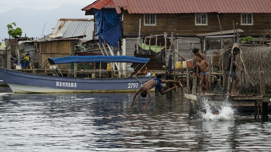 Pemandangan udara Pulau Gardi Sugdub, di Kepulauan Guna Yala, Panama yang diambil pada tanggal 27 Mei 2025.  (Photo by MARTIN BERNETTI / AFP)