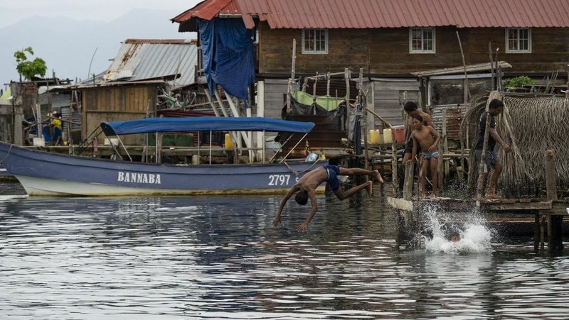 Pemandangan udara Pulau Gardi Sugdub, di Kepulauan Guna Yala, Panama yang diambil pada tanggal 27 Mei 2025.  (Photo by MARTIN BERNETTI / AFP)