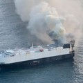 Potret Dramatis Kapal Angkut 3.000 Mobil Terbakar di Tengah Laut