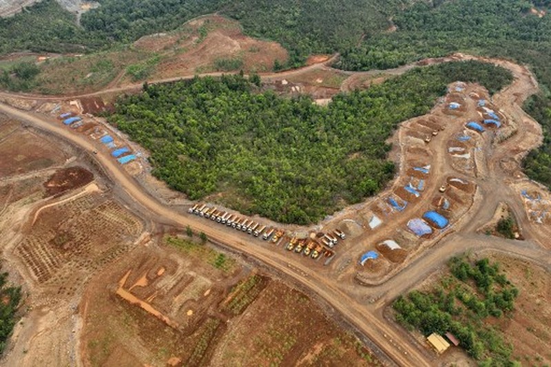 INDONESIA-FORESTS-ENVIRONMENT Foto udara yang diambil pada tanggal 21 Desember 2024 dan dirilis pada tanggal 31 Januari 2025 oleh Auriga Nusantara ini menunjukkan gambaran umum penggundulan hutan di suatu wilayah di Pulau Kawei di Raja Ampat, Provinsi Papua Barat Daya. AFP/HANDOUT
