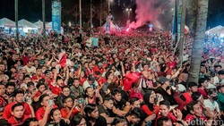 Video Jauh-jauh Suporter Dukung Timnas ke GBK: Dari Surabaya hingga Samarinda