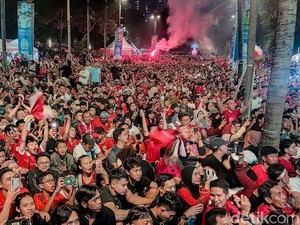 Video Jauh-jauh Suporter Dukung Timnas ke GBK: Dari Surabaya hingga Samarinda