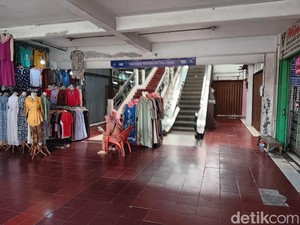Pertokoan di Bekasi Ini Sepi Bak Kuburan, Pedagang Hanya Melamun-Main HP