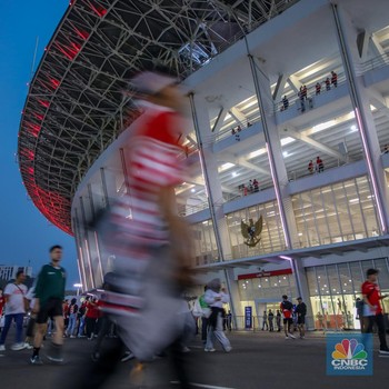 GBK Memerah! Lautan Suporter Garuda Dukung Penuh Timnas Indonesia