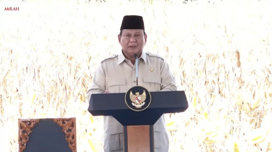 Presiden Prabowo Subianto menyampaikan pidato dalam Panen Raya Jagung Serentak Kuartal II dan Pelepasan Ekspor Jagung, Bengkayang, Kalimantan Barat Kamis (5/6/2025). (Tangkapan Layar Youtube/Sekretariat Presiden)