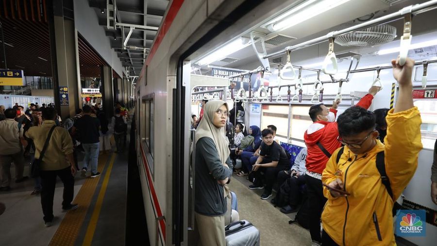 Foto udara menujukkan proyek Peningkatan Stasiun Tanah Abang Tahap I, dengan capaian pembangunan mencapai 99.85%, Kamis (5/6/2025). (CNBC Indonesia/Tri Susilo) Foto udara menujukkan proyek Peningkatan Stasiun Tanah Abang Tahap I, dengan capaian pembangunan mencapai 99.85%, Kamis (5/6/2025). (CNBC Indonesia/Tri Susilo)