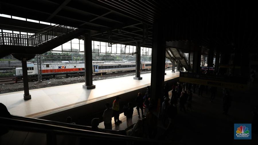 Foto udara menujukkan proyek Peningkatan Stasiun Tanah Abang Tahap I, dengan capaian pembangunan mencapai 99.85%, Kamis (5/6/2025). (CNBC Indonesia/Tri Susilo) Foto udara menujukkan proyek Peningkatan Stasiun Tanah Abang Tahap I, dengan capaian pembangunan mencapai 99.85%, Kamis (5/6/2025). (CNBC Indonesia/Tri Susilo)