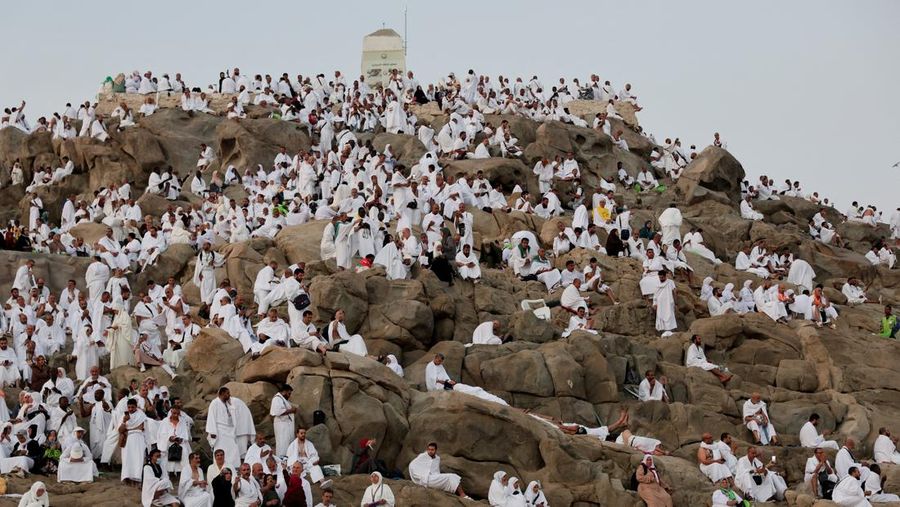 Muslim pilgrims gather to pray at Jabal al-Rahmah, also known as Mount Arafat, during the annual hajj pilgrimage, outside the holy city of Mecca, Saudi Arabia, June 5, 2025. REUTERS/Khaled Abdullah