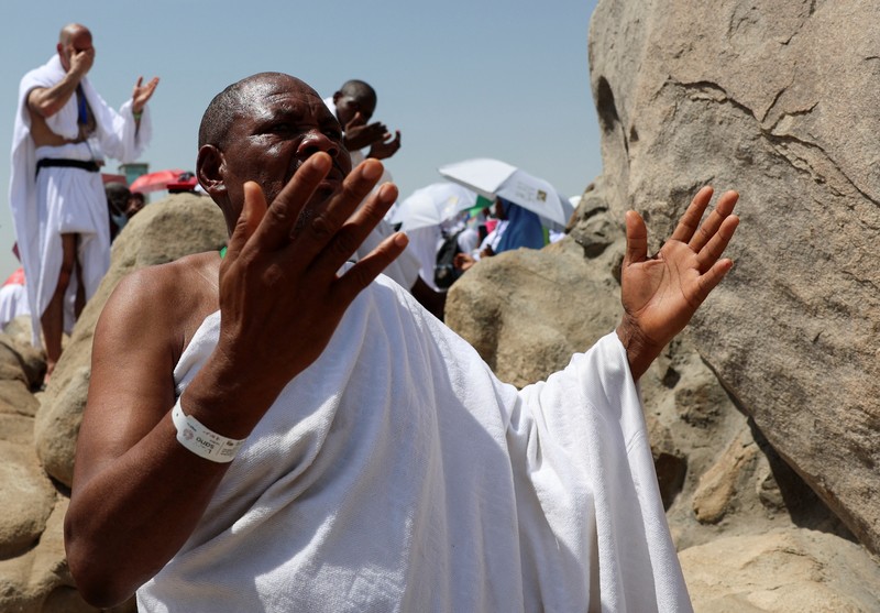 Muslim pilgrims gather at Jabal al-Rahmah, also known as Mount Arafat, during the annual hajj pilgrimage, outside the holy city of Mecca, Saudi Arabia, June 5, 2025. REUTERS/Khaled Abdullah