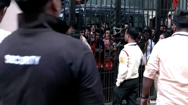 Potret Horor 11 Suporter Tim Olahraga Tewas Terinjak di Luar Stadion