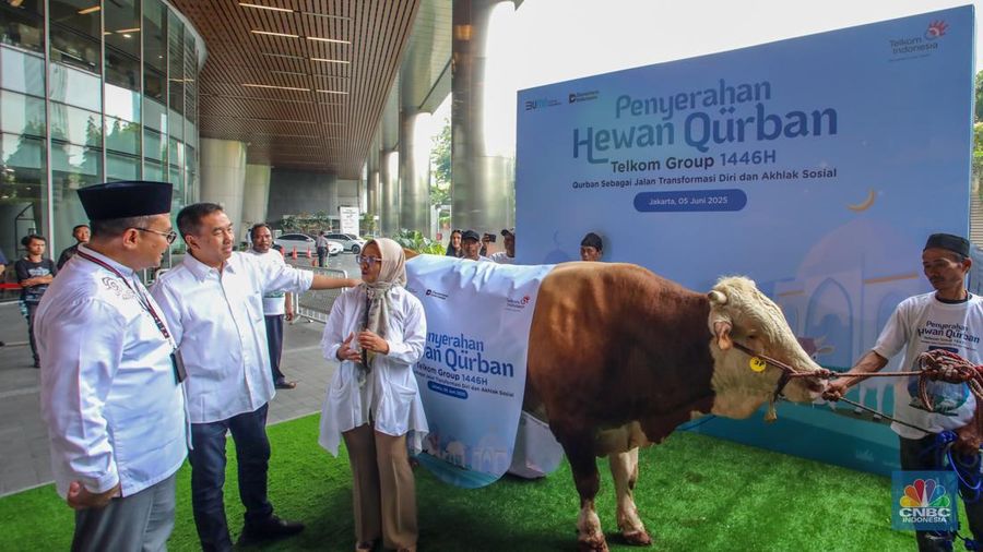 Seremoni penyerahan 946 ekor hewan kurban TelkomGroup di The Telkom Hub, Jakarta, Kamis (5/6/2025). (CNBC Indonesia/Faisal Rahman)
