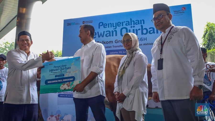 Seremoni penyerahan 946 ekor hewan kurban TelkomGroup di The Telkom Hub, Jakarta, Kamis (5/6/2025). (CNBC Indonesia/Faisal Rahman)